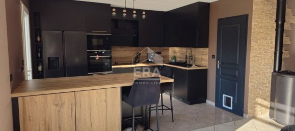 3 bedrooms House in Jeu-les-Bois, France No. 240314 2