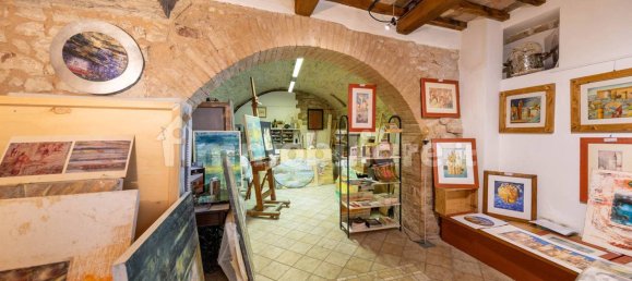 2 Schlafzimmer Haus in Spello, Italy, Nr. 129962 8