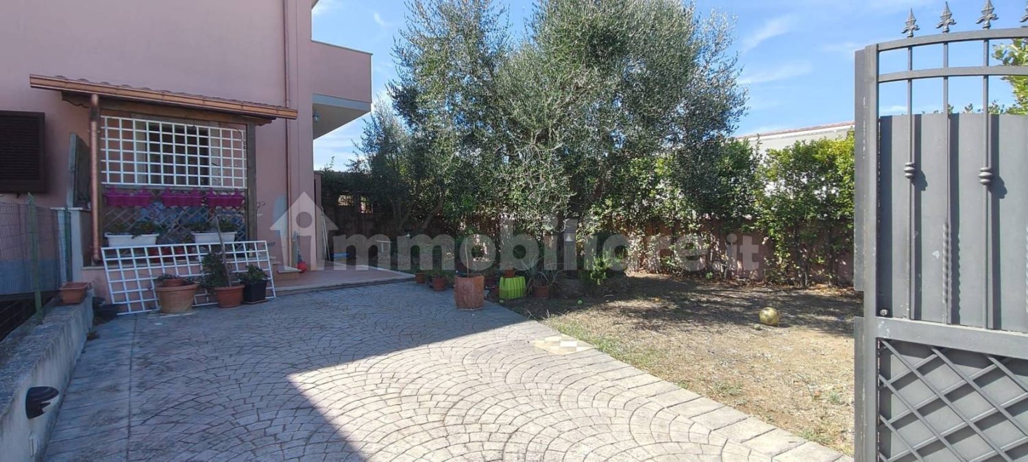 Квартира с 1 спальней в Ардеа, Италия № 319228