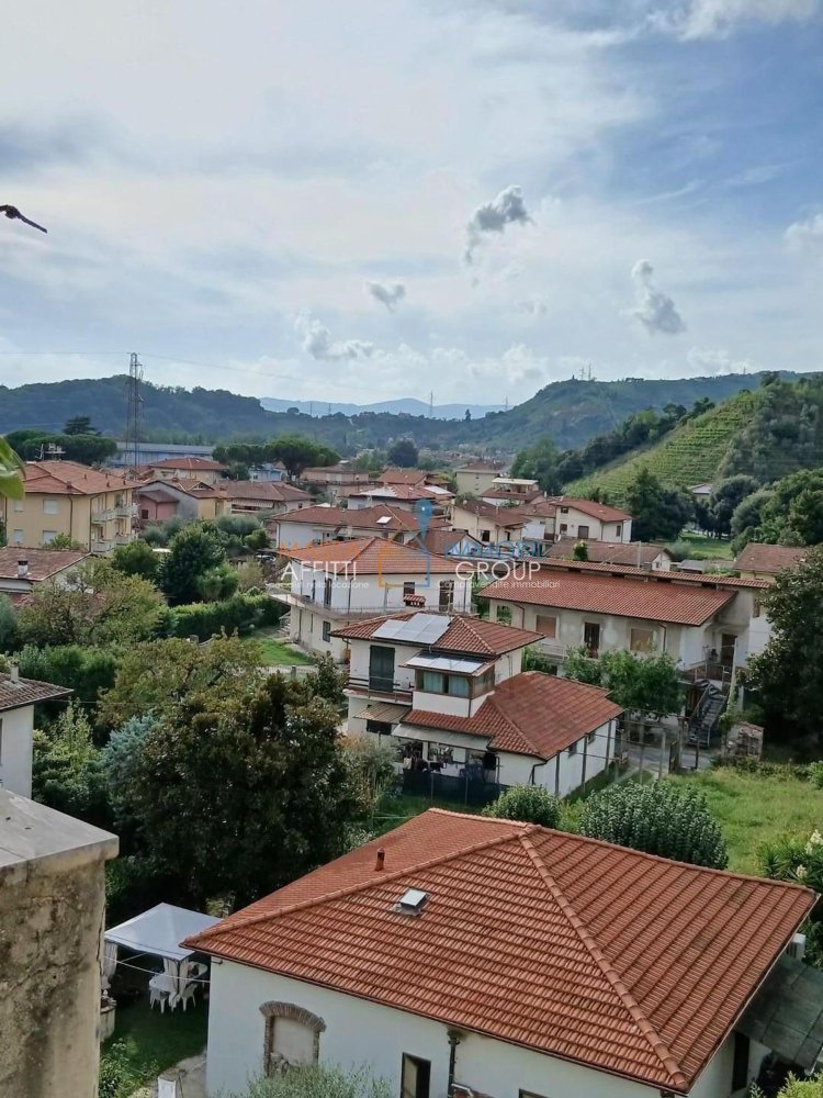 5 bedrooms Apartment in Massa, Italy No. 357058