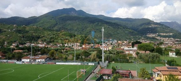 5 bedrooms Apartment in Massa, Italy No. 357058 4