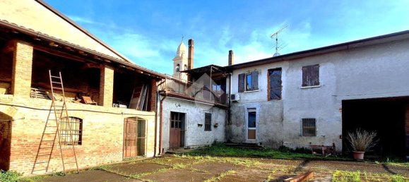 5 bedrooms House in Isola Dovarese, Italy No. 212860 29