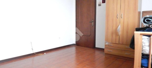 5 bedrooms House in Isola Dovarese, Italy No. 212860 9