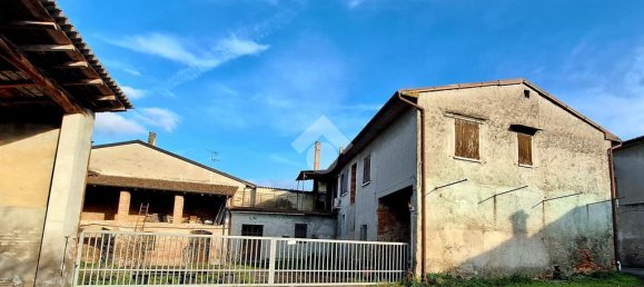 5 bedrooms House in Isola Dovarese, Italy No. 212860 30