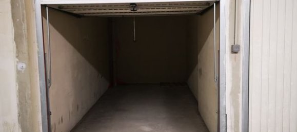  Garage in Nice, France No. 333451 2