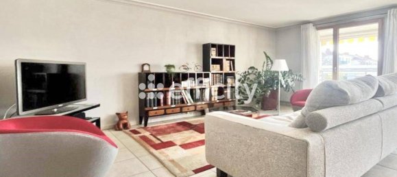 Квартира с 4 спальнями в Бур-ля-Рен, Франция № 163295 2