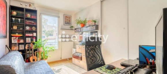 Квартира с 4 спальнями в Бур-ля-Рен, Франция № 163295 7