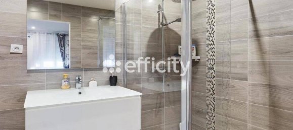 Квартира с 4 спальнями в Бур-ля-Рен, Франция № 163295 4