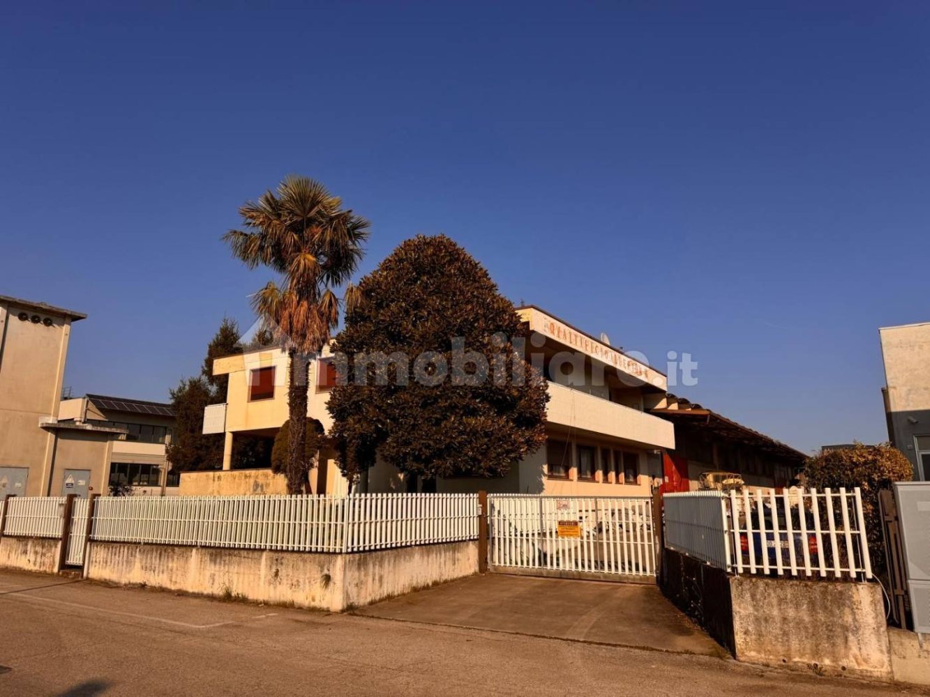 983m² Warehouse in Caldogno, Italy No. 60065