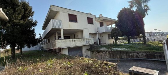 983m² Warehouse in Caldogno, Italy No. 60065 2