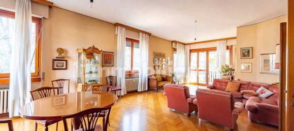 5 bedrooms Apartment in Seregno, Italy No. 168689 2