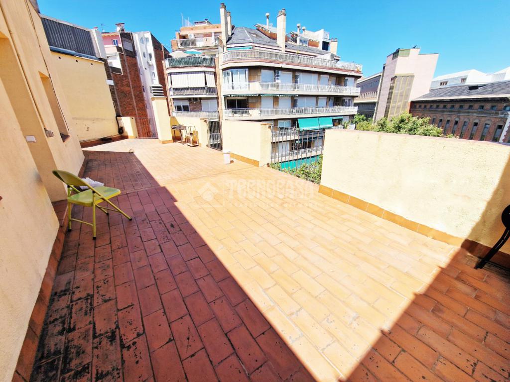 2-salle Appartement à Eixample, Spain No. 216365