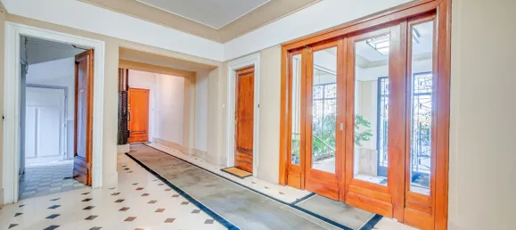 Studio in Paris, France No. 318170 8