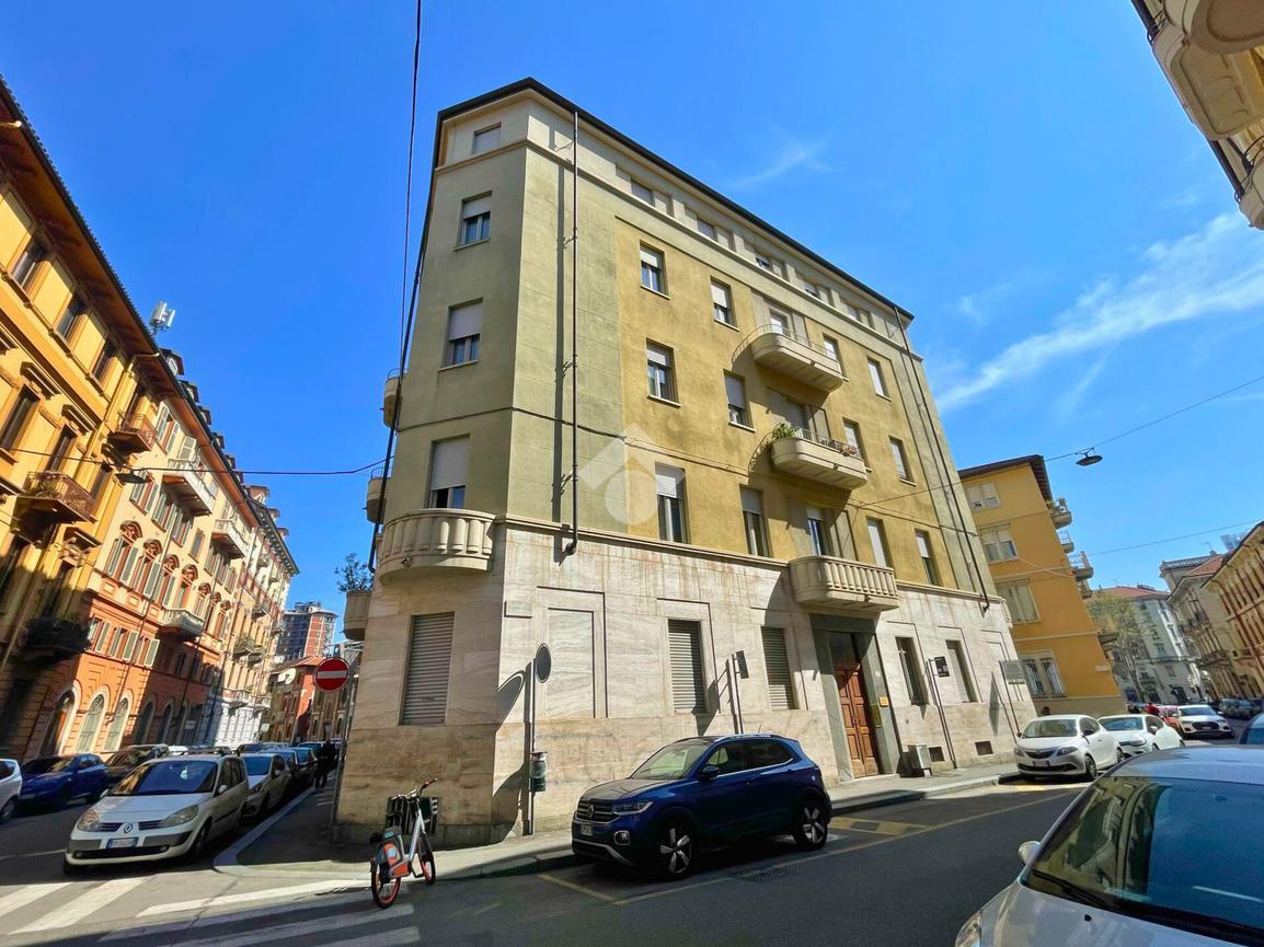 6 rooms Apartment in Turin, Italy No. 36025