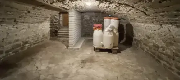 Дом с 9 комнатами в Kitzingen, Германия № 168693 4