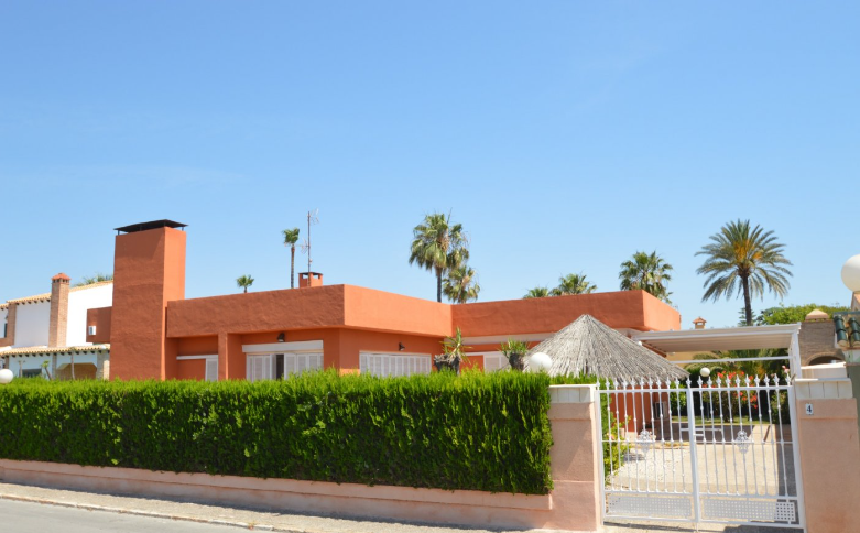 4 bedrooms House in Torrevieja, Spain No. 120922