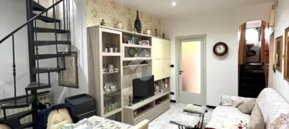 4-salle Appartement à Genoa, Italy No. 15147 7