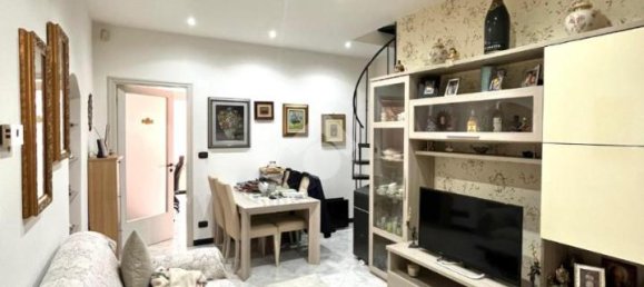 4-salle Appartement à Genoa, Italy No. 15147 3