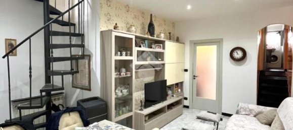 4-salle Appartement à Genoa, Italy No. 15147 6