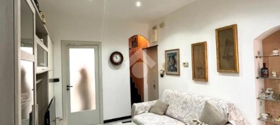 4-salle Appartement à Genoa, Italy No. 15147 8