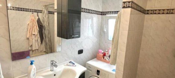 4-salle Appartement à Genoa, Italy No. 15147 30