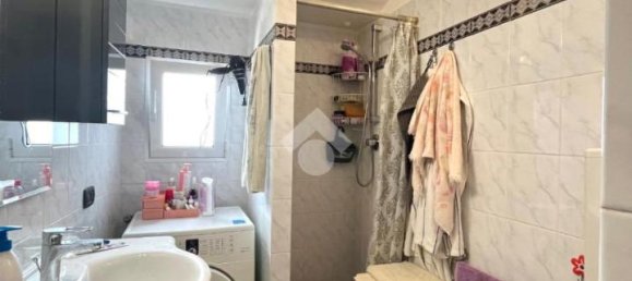 4-salle Appartement à Genoa, Italy No. 15147 32