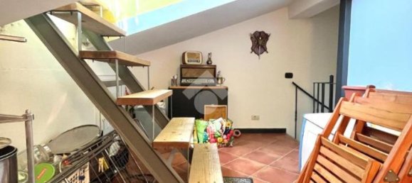 4-salle Appartement à Genoa, Italy No. 15147 10