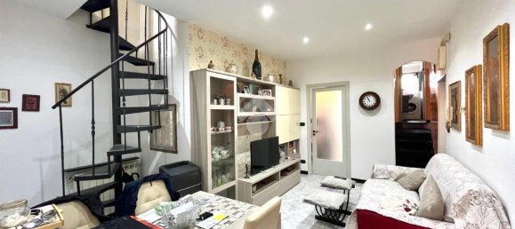 4-salle Appartement à Genoa, Italy No. 15147 4