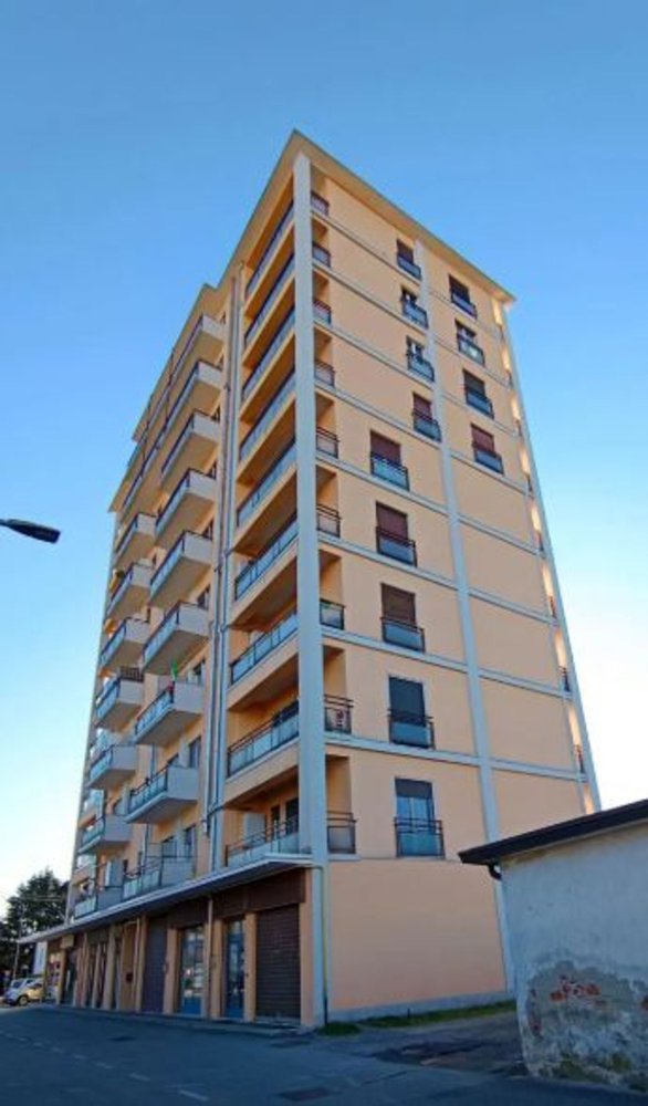 4 rooms Apartment in Oggiona con Santo Stefano, Italy No. 98166