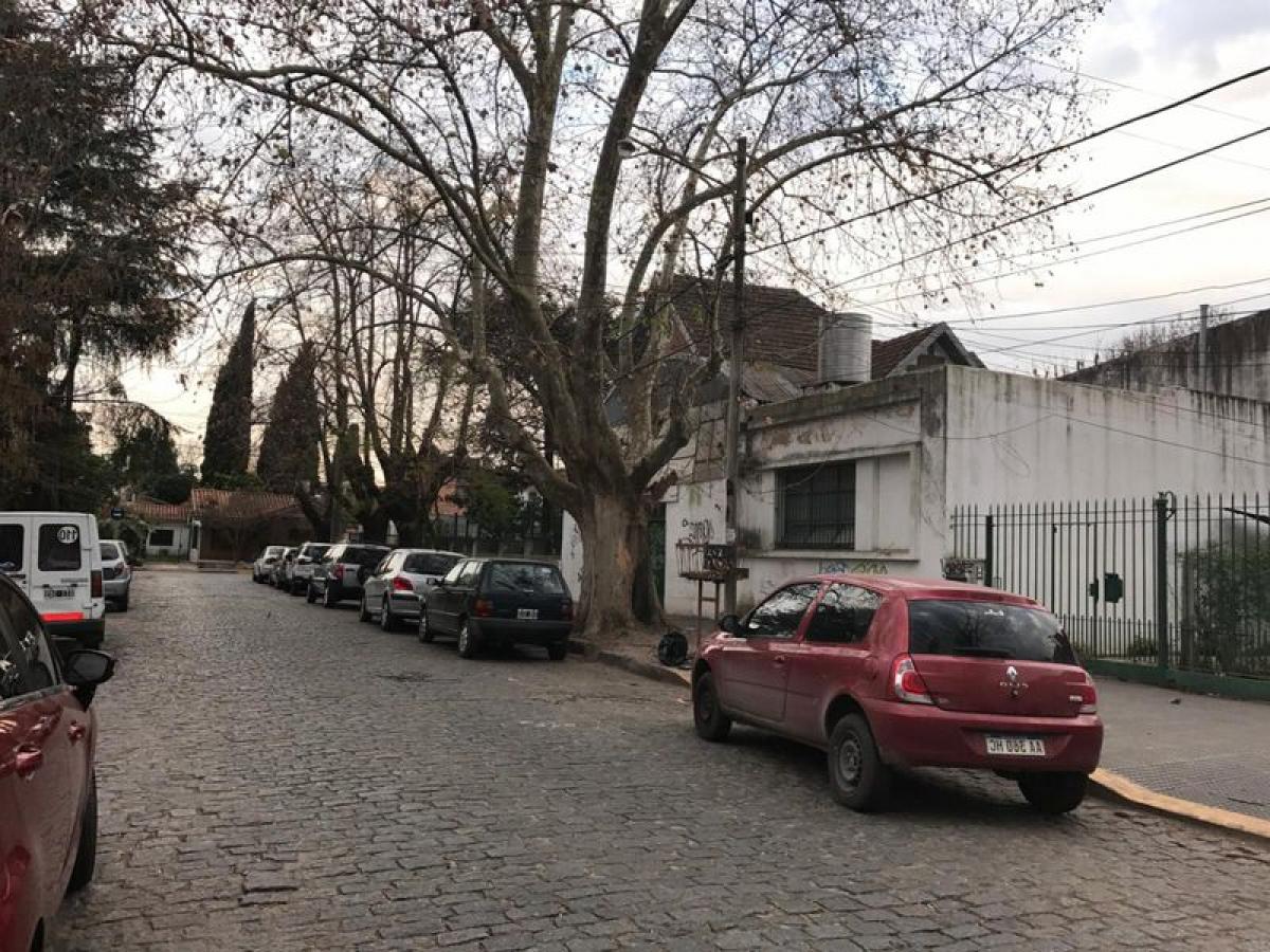 Casa de 3 dormitorios en Almirante Brown, Argentina No. 71336