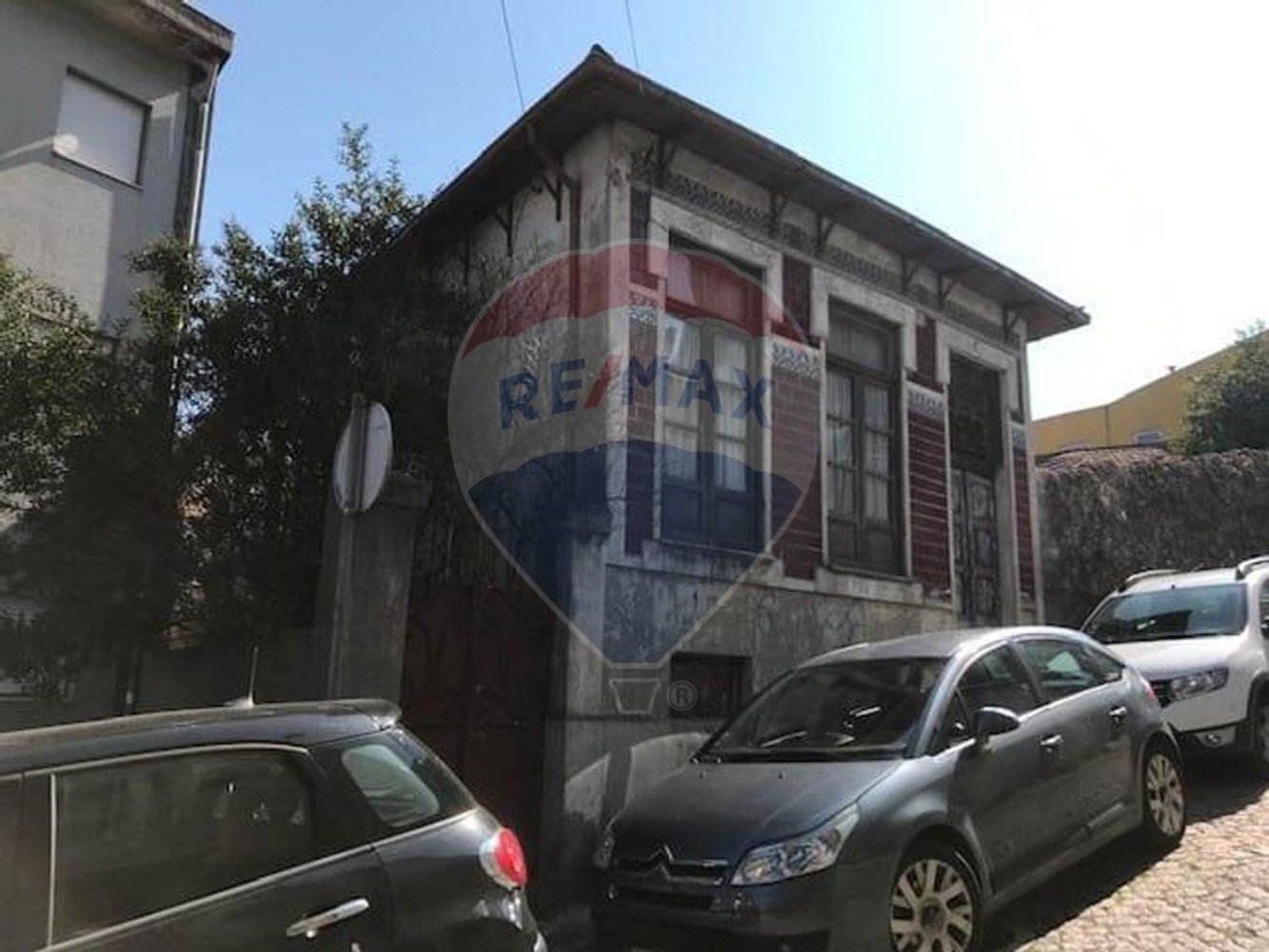 218m² Building in Porto, Portugal No. 33616