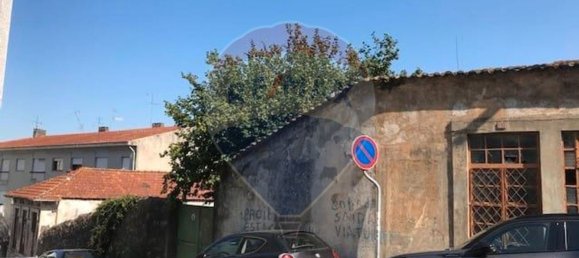 218m² Building in Porto, Portugal No. 33616 2