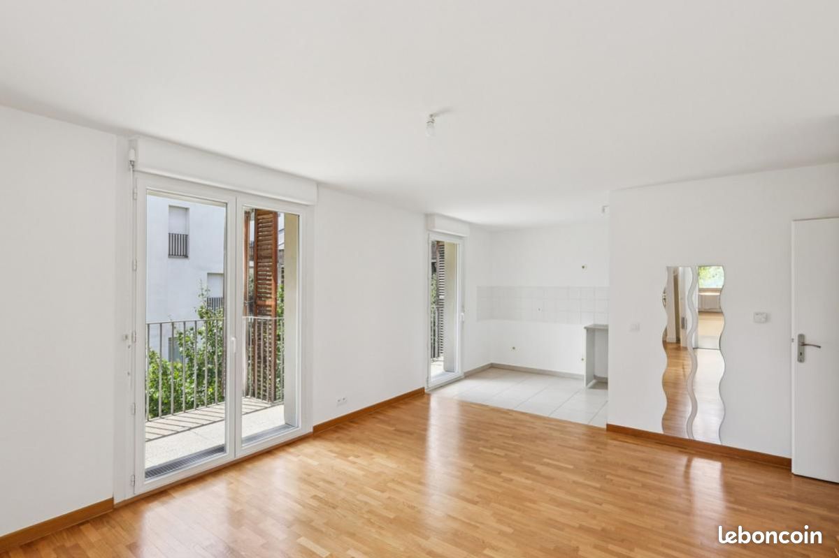 Apartamento de 3 dormitorios en Ris-Orangis, France No. 327951