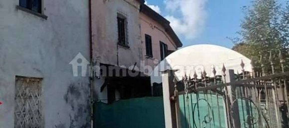 3 rooms Apartment in Sarzana, Italy No. 269279 2