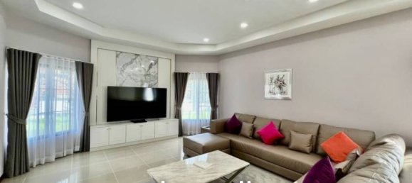 4 bedrooms Villa in Pattaya, Thailand No. 25592 2