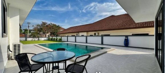 4 bedrooms Villa in Pattaya, Thailand No. 25592 8