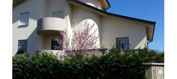 Вилла с 3 спальнями в Асти, Италия № 254107 8