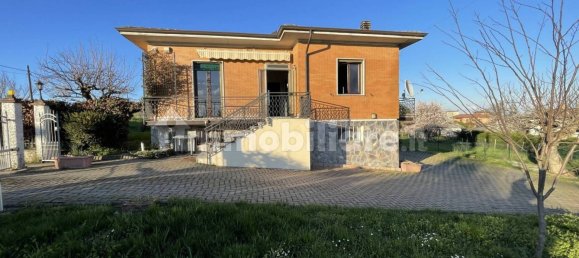 Villa de 2 dormitorios en Castana, Italy No. 112562 2