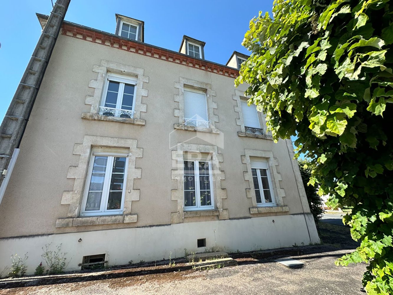 6 bedrooms Apartment in Montgivray, France No. 270172