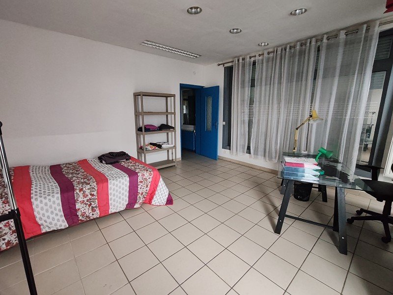 Edificio de 5 habitaciónes en Valenciennes, France No. 91059