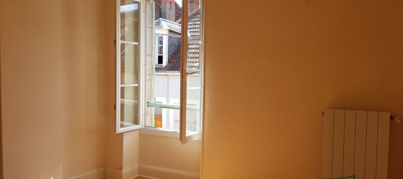 2 bedrooms House in Saint-Amand-Montrond, France No. 92638 7