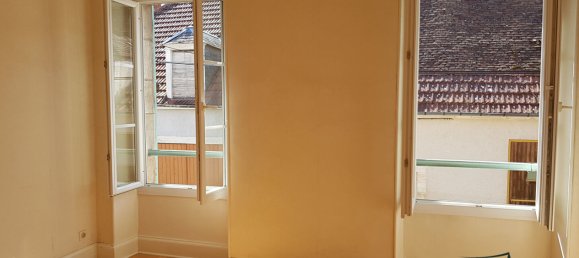 2 bedrooms House in Saint-Amand-Montrond, France No. 92638 10