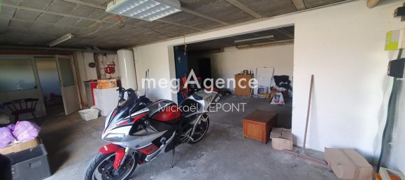 3 bedrooms House in Bonchamp-les-Laval, France No. 98534 7