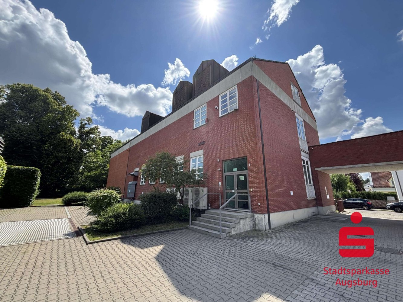 1389m² Office in Augsburg, Germany No. 367989