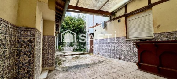 Casa de 5 dormitorios en Issoudun, France No. 160902 13