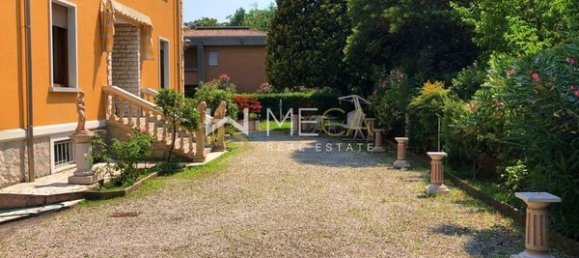 Вилла с 6 комнатами в Дезенцано дель Гарда, Италия № 125812 4