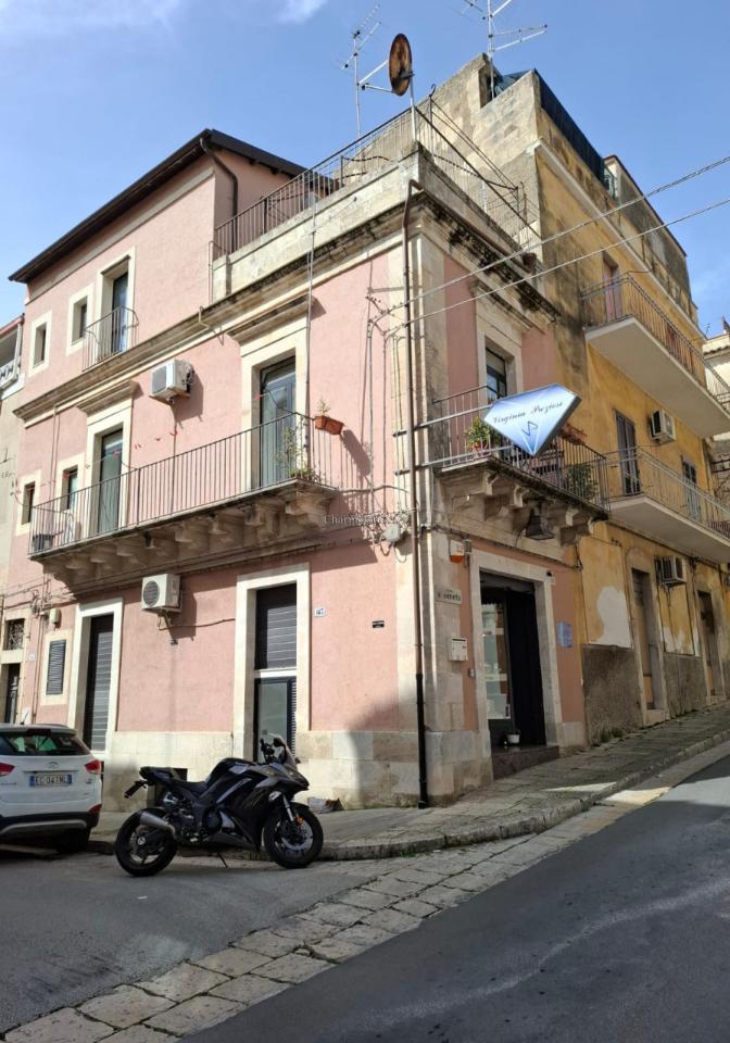 Apartamento de 3 habitaciónes en Ragusa, Italy No. 238097