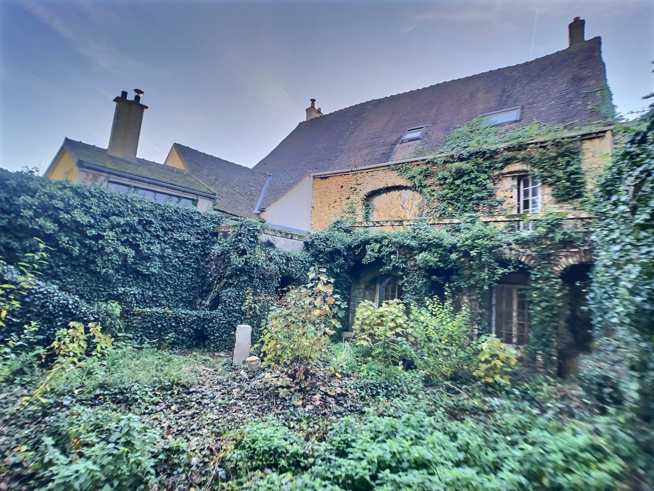 Casa de 5 dormitorios en Bullion, France No. 149901