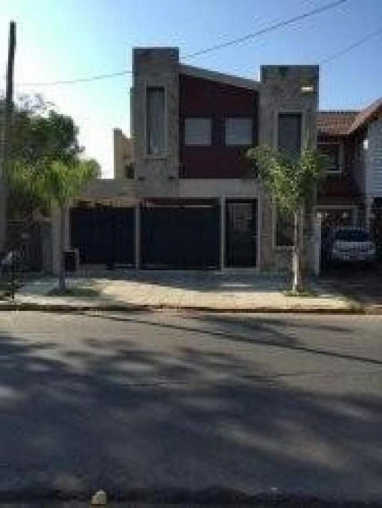 4 bedrooms House in Ituzaingo, Argentina No. 71294