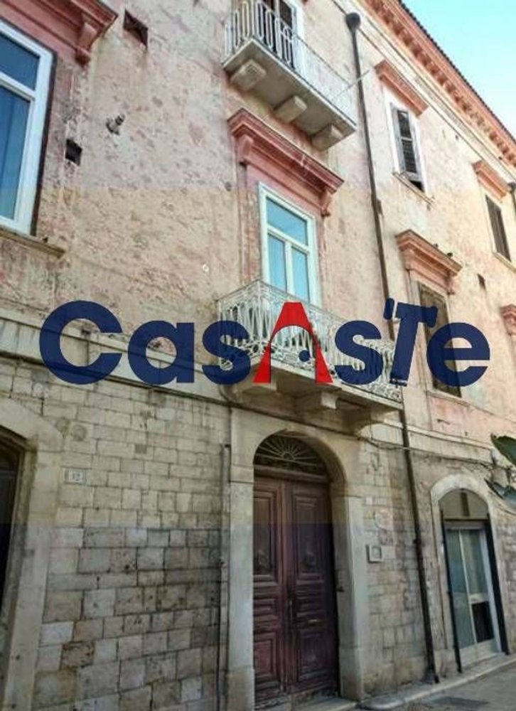 13 rooms Duplex in Trani, Italy No. 35040